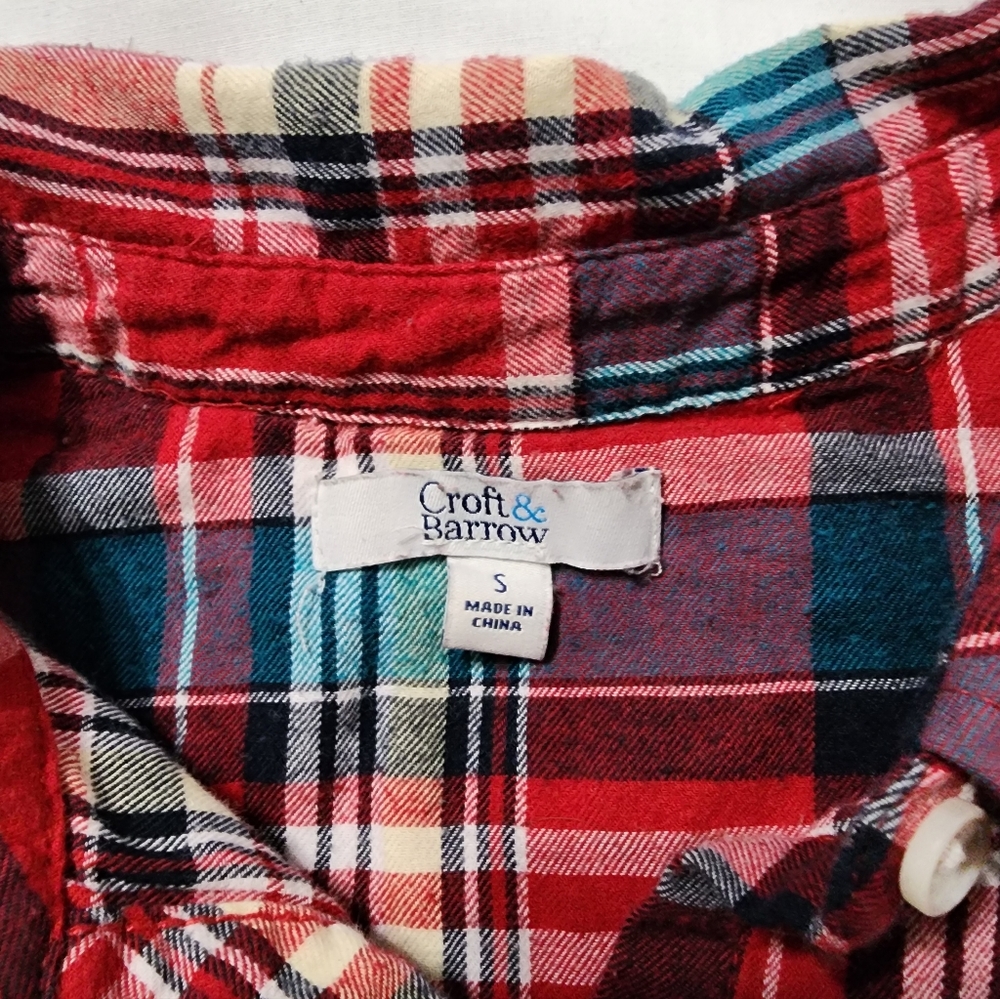 Size small red and blue flannel shirt from Croft and Barrow - Picture 4 of 4